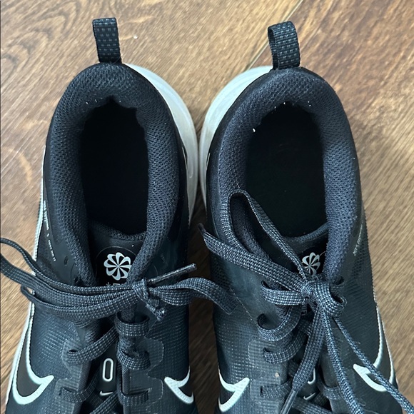 Nike Men's Black and White Sneakers - Picture 3 of 8